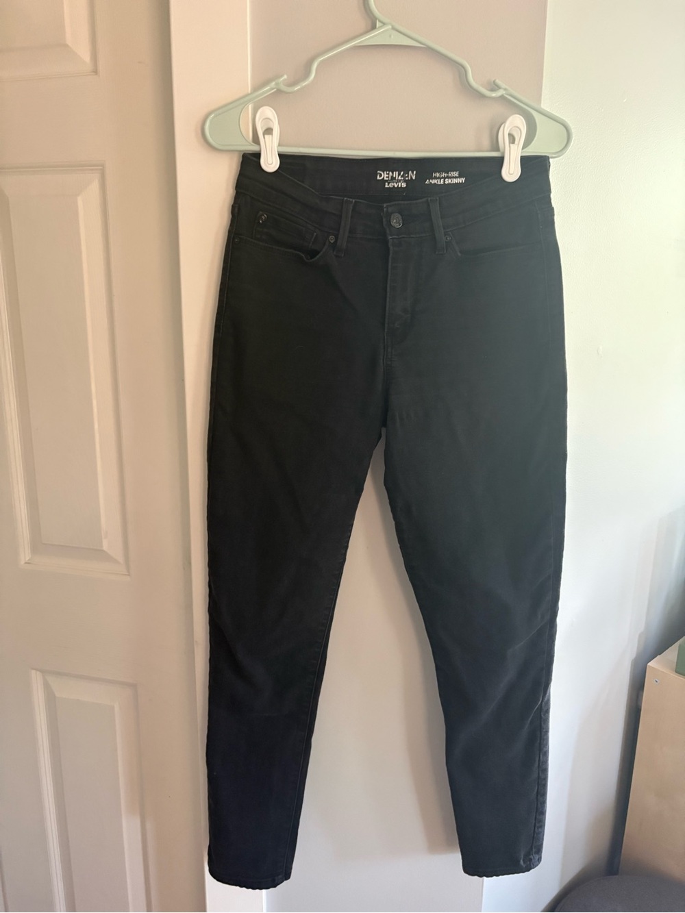 Women’s  Black Skinny Jeans